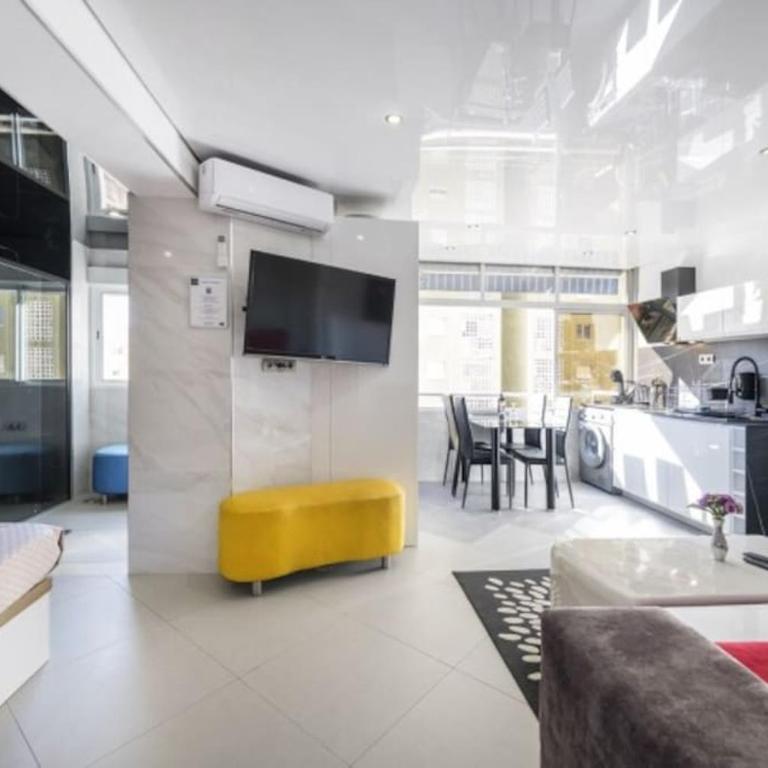 True Colours Apartment , City Center Torremolinos BY NAMASTE ELITE - Apartamento de 1 dormitorio - 1
