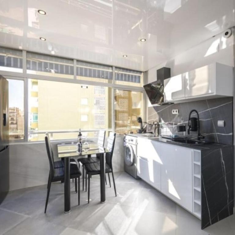 True Colours Apartment , City Center Torremolinos BY NAMASTE ELITE - Apartamento de 1 dormitorio - 5