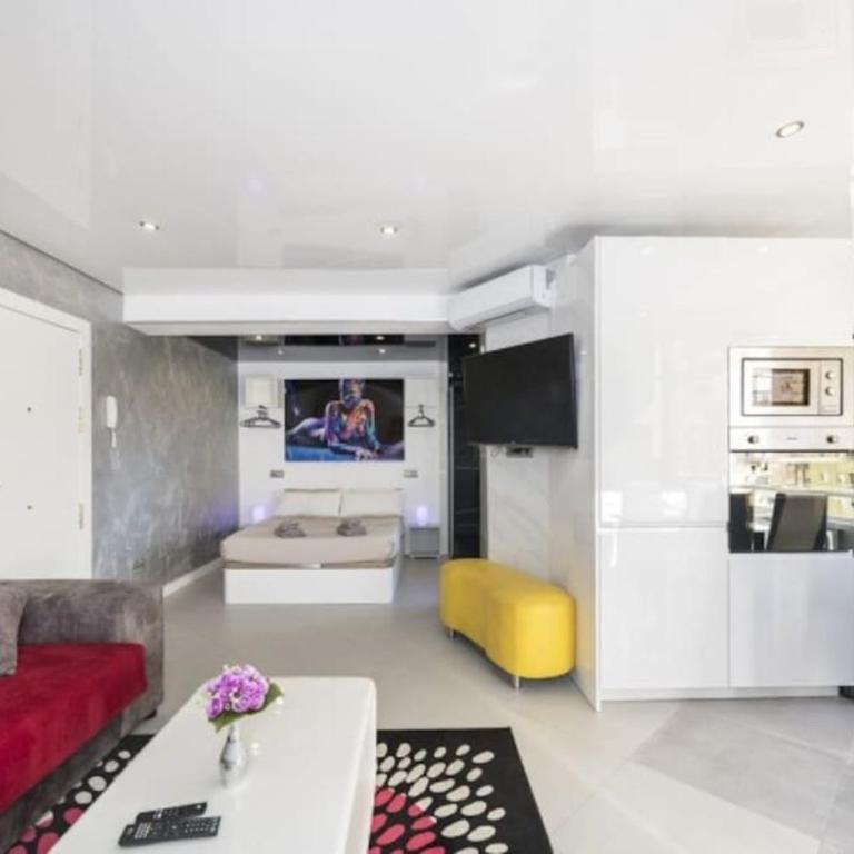 True Colours Apartment , City Center Torremolinos BY NAMASTE ELITE - Apartamento de 1 dormitorio - 10