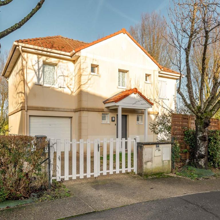 Lake House 4 Bedroomed near Disneyland Paris - Casa de 4 dormitorios - 2