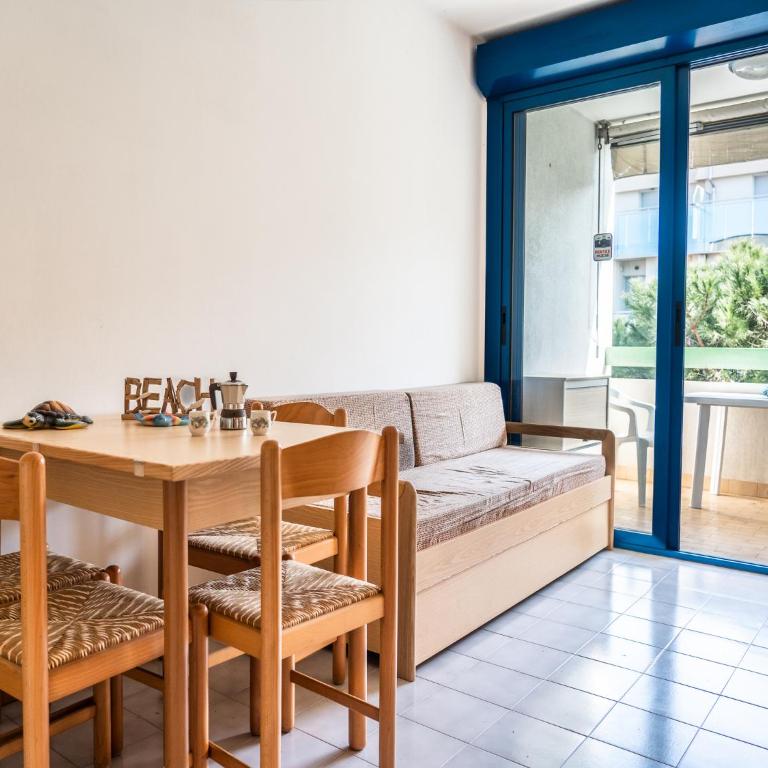 Cozy apartment with sunny terrace in Bibione - Apartment - 3