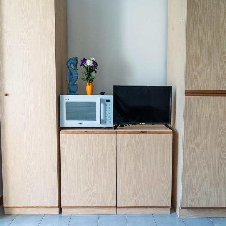 Cozy apartment with sunny terrace in Bibione - Apartment - 4