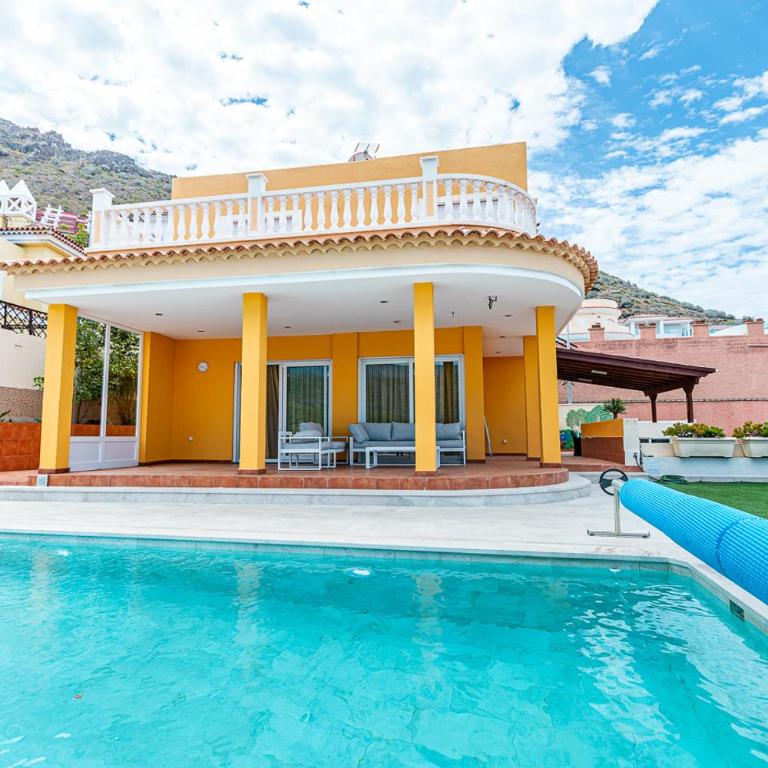 Villa with private pool and magnificent views - Villa - 4