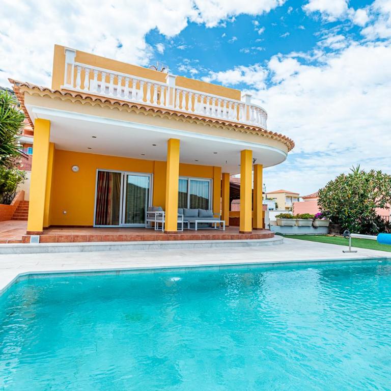Villa with private pool and magnificent views - Villa - 2