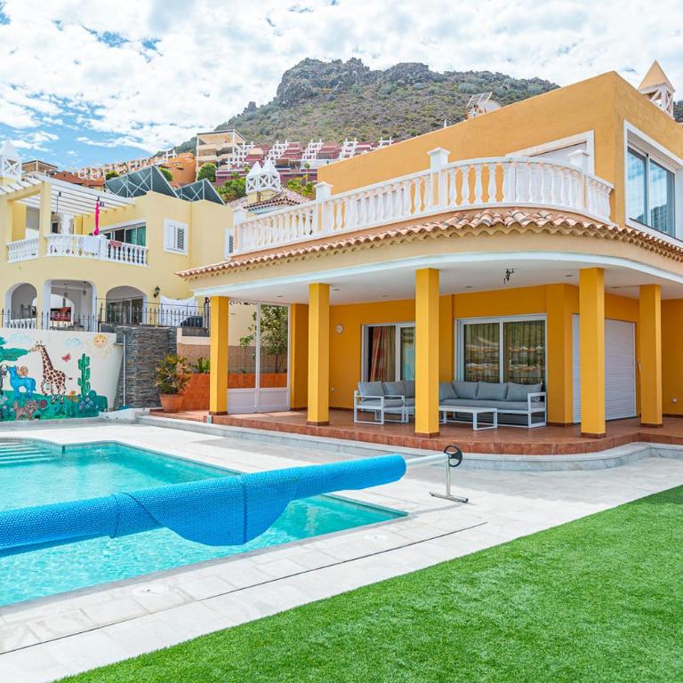 Villa with private pool and magnificent views - Villa - 1