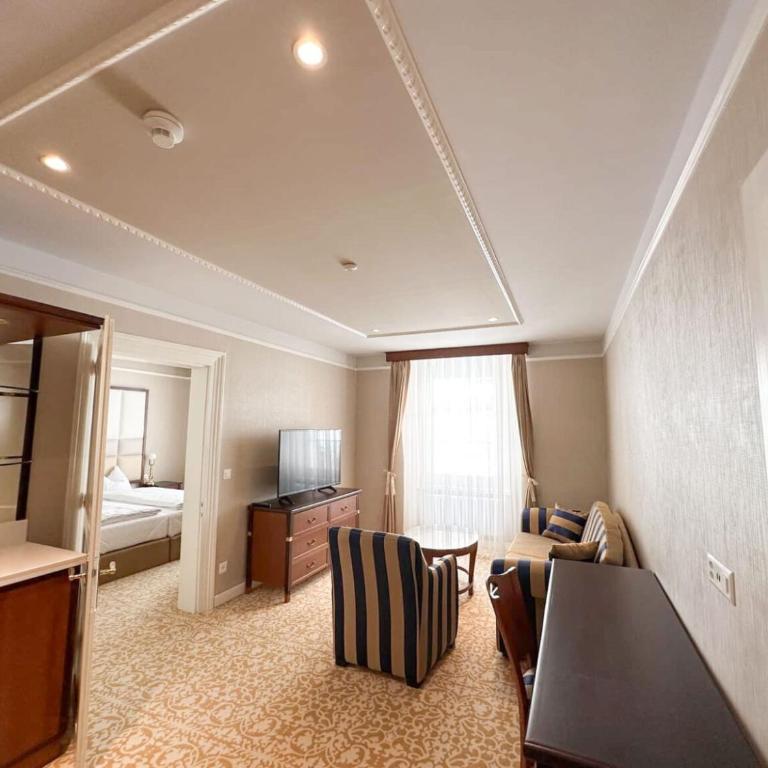 Scuol Palace - Culture, Nature & Health - Junior Suite mit Bergblick - 5