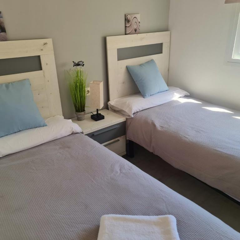 Ave Huelin 3Rooms - Alojamiento con Parking y A/C - Three-Bedroom Apartment - 18