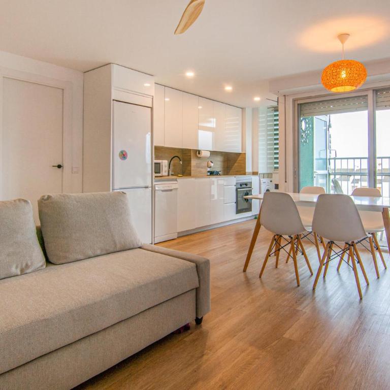 Awesome Apartment In Cullera With House Sea View - Three-Bedroom Apartment - 3