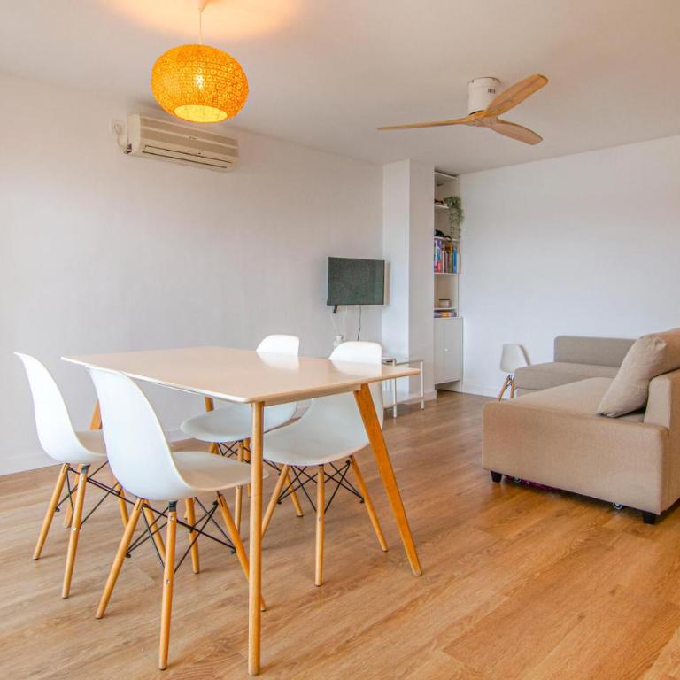 Awesome Apartment In Cullera With House Sea View - Three-Bedroom Apartment - 4