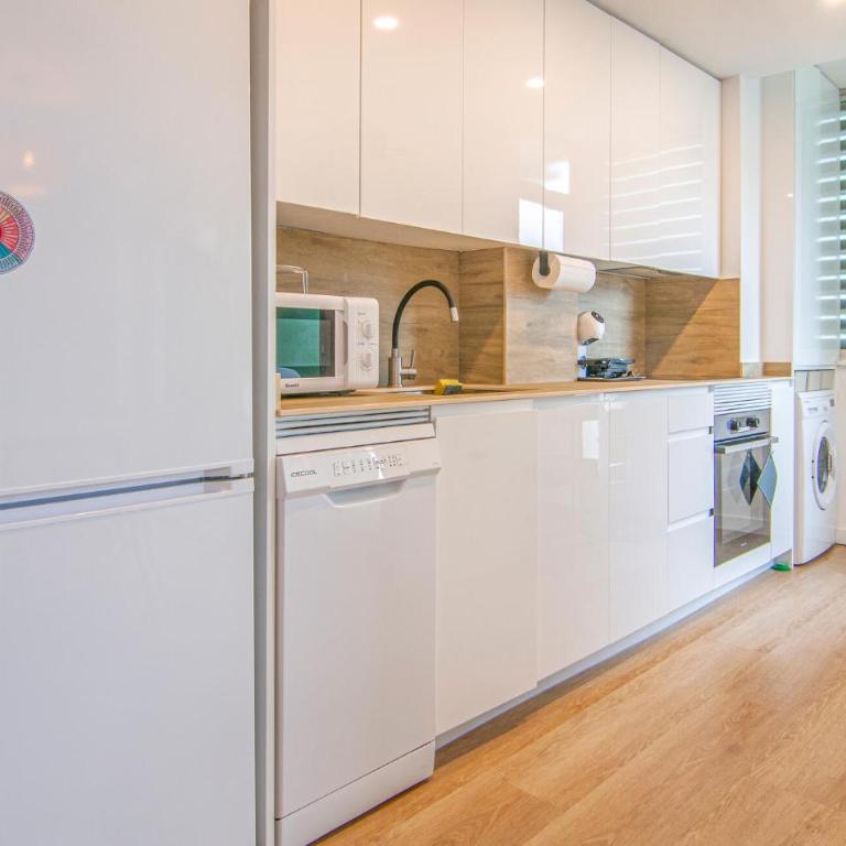 Awesome Apartment In Cullera With House Sea View - Three-Bedroom Apartment - 5