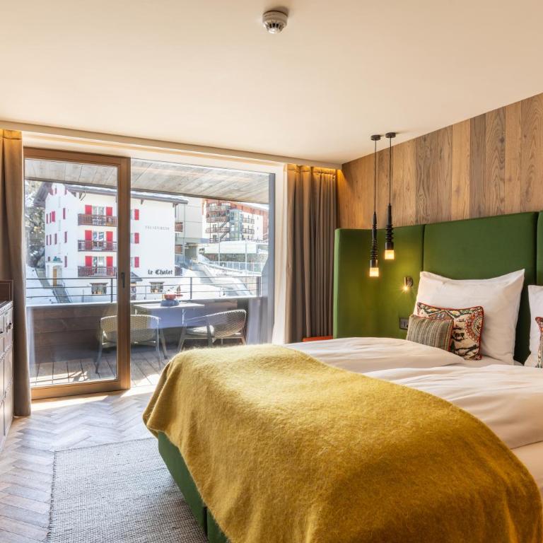 Hotel ZERMAMA Zermatt - Zweibettzimmer mit Balkon und Blick auf das Matterhorn - 4