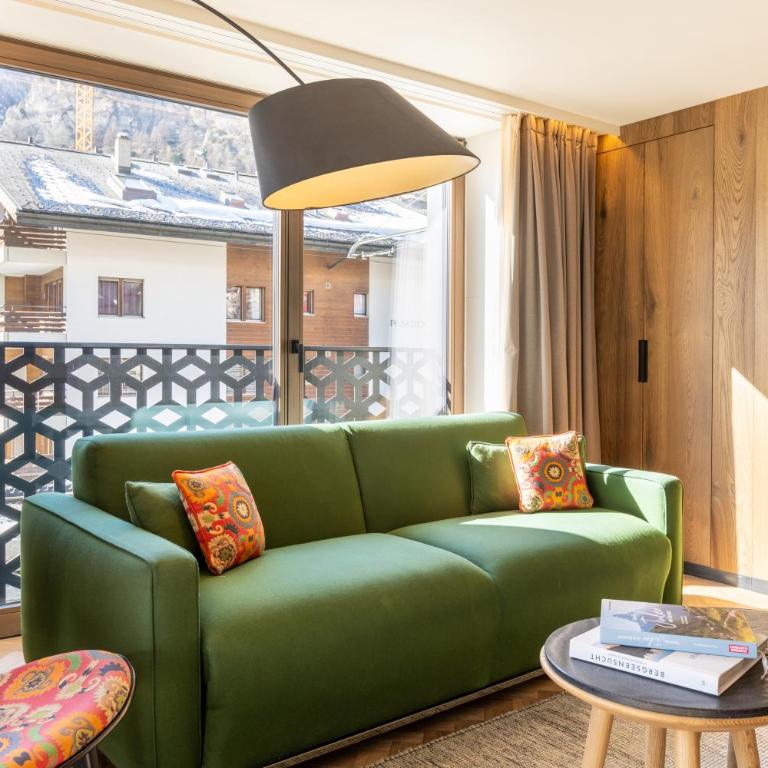 Hotel ZERMAMA Zermatt - Suite mit Balkon und Blick auf das Matterhorn - 2