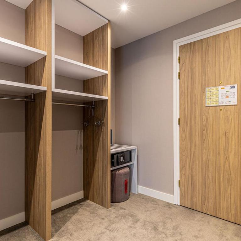 Holiday Inn Express Ajaccio by IHG - Chambre Lit Queen-Size Standard - Accessible aux Personnes à Mobilité Réduite avec Petit-Déjeuner Gratuit - 3
