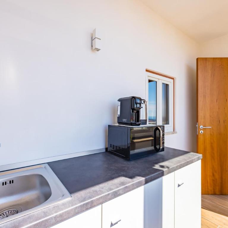 Chiave di Fuga by NapoliApartments - Camera Matrimoniale Deluxe con Vista Mare Laterale - 7