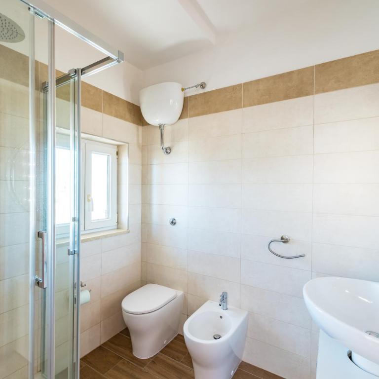 Chiave di Fuga by NapoliApartments - Camera Matrimoniale Deluxe con Vista Mare Laterale - 10