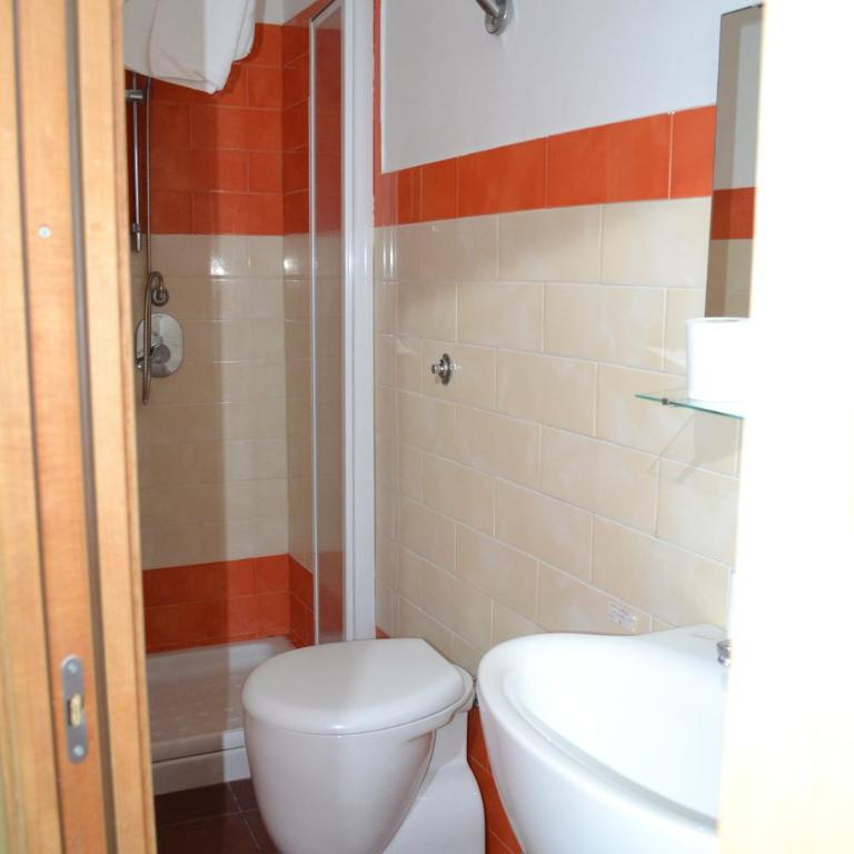Il Teatro Rooms - Single Room with Private Bathroom - 10