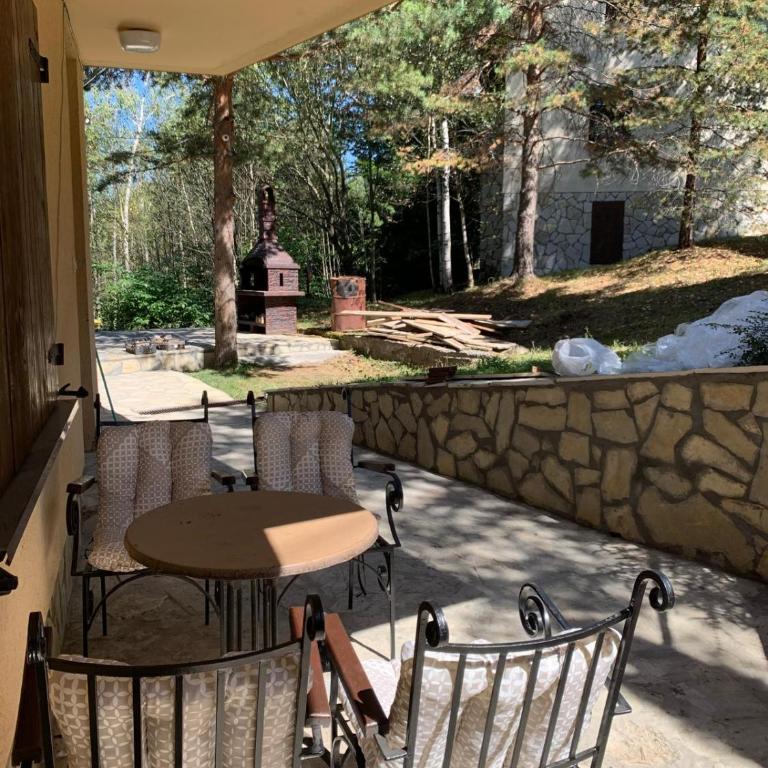 Šumska kuća Divčibare - Apartman sa 2 Spavaće Sobe - 1