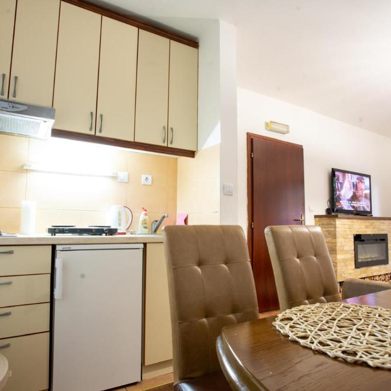 Šumska kuća Divčibare - Apartman sa 2 Spavaće Sobe - 10