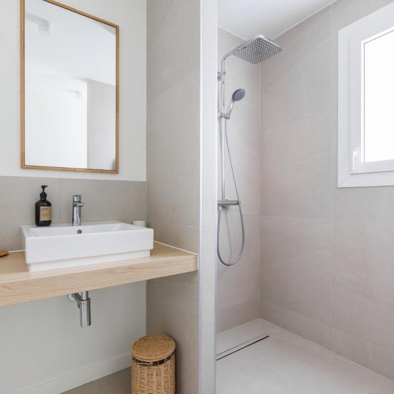 Belle Vue Hôtel - Chambre Quadruple avec Piscine Privée - Vue sur Mer - 17