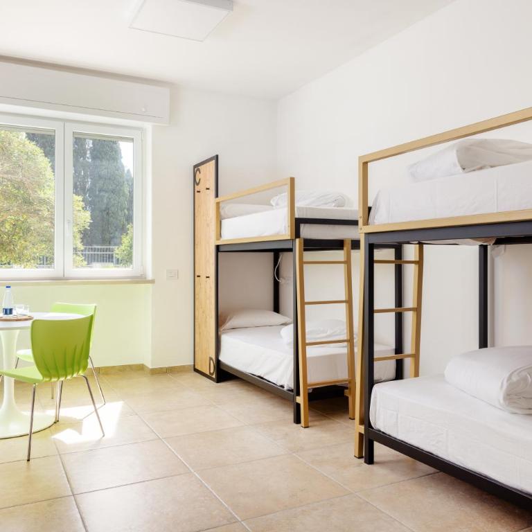 Ostello della Gioventù Brindisi - Dormitorio Misto con 4 Letti - 1