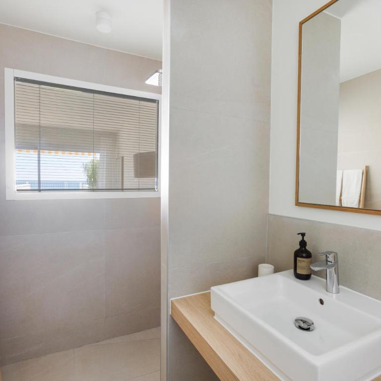 Belle Vue Hôtel - Chambre Double avec Piscine Privée - Vue sur Mer - 18