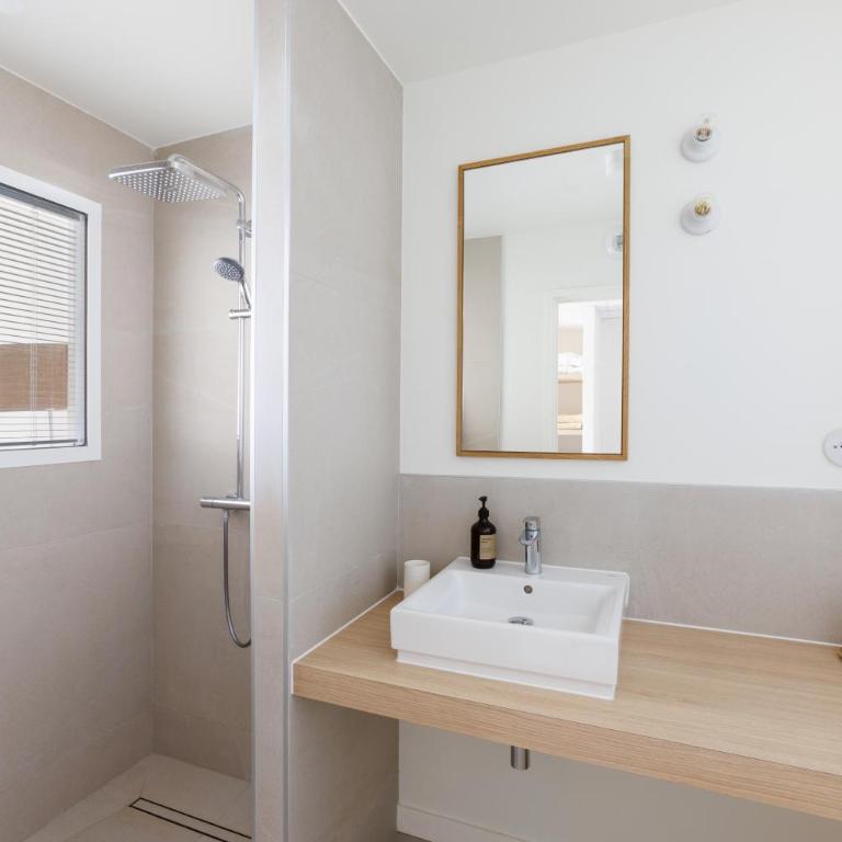 Belle Vue Hôtel - Chambre Double avec Piscine Privée - Vue sur Mer - 21
