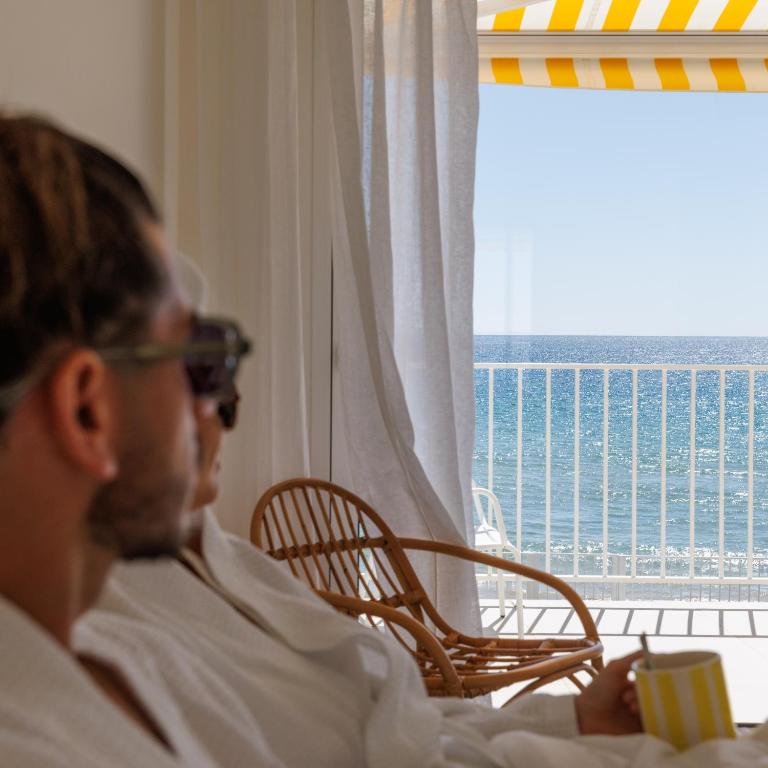 Belle Vue Hôtel - Chambre Double - 1er Étage - Vue sur Mer - 27