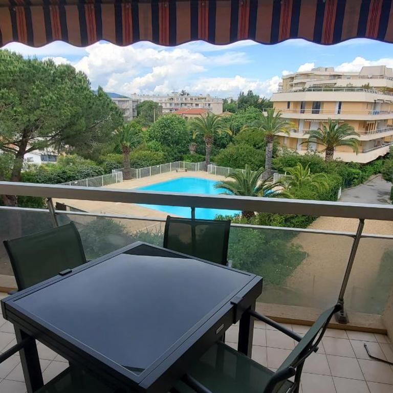 MIOUGRANO 2 Pieces Climatise 47m2 Piscine, Parking - Appartement - Vue sur Piscine - 1