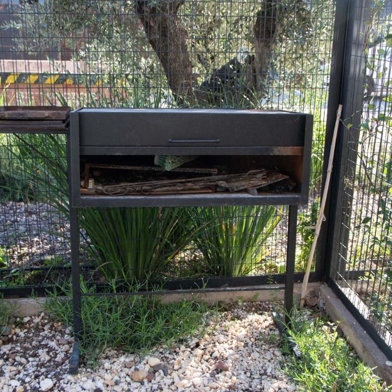 Depto del Bosque, 4 personas, patio, cochera cubierta ,parrilla - One-Bedroom Apartment - 35