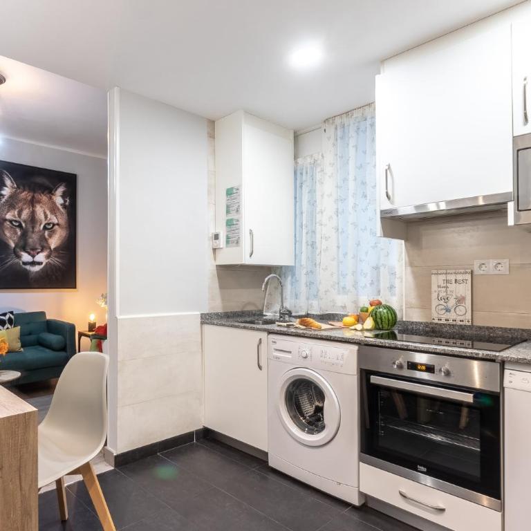 INSIDE OLD TOWN by Alojarte - Three-Bedroom Apartment - 2