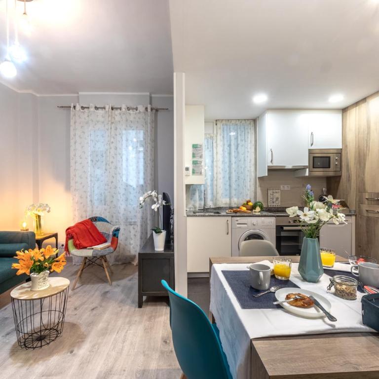 INSIDE OLD TOWN by Alojarte - Three-Bedroom Apartment - 7