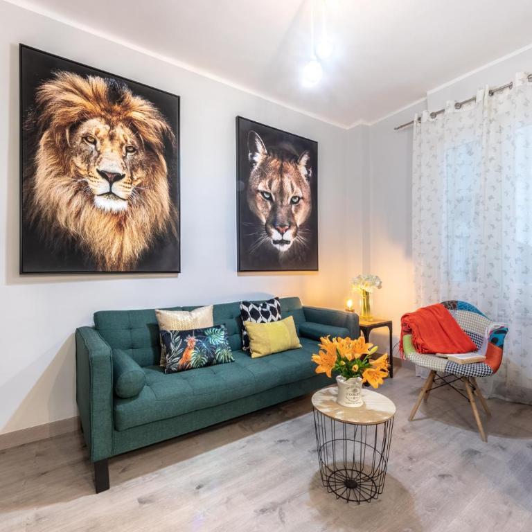 INSIDE OLD TOWN by Alojarte - Three-Bedroom Apartment - 10