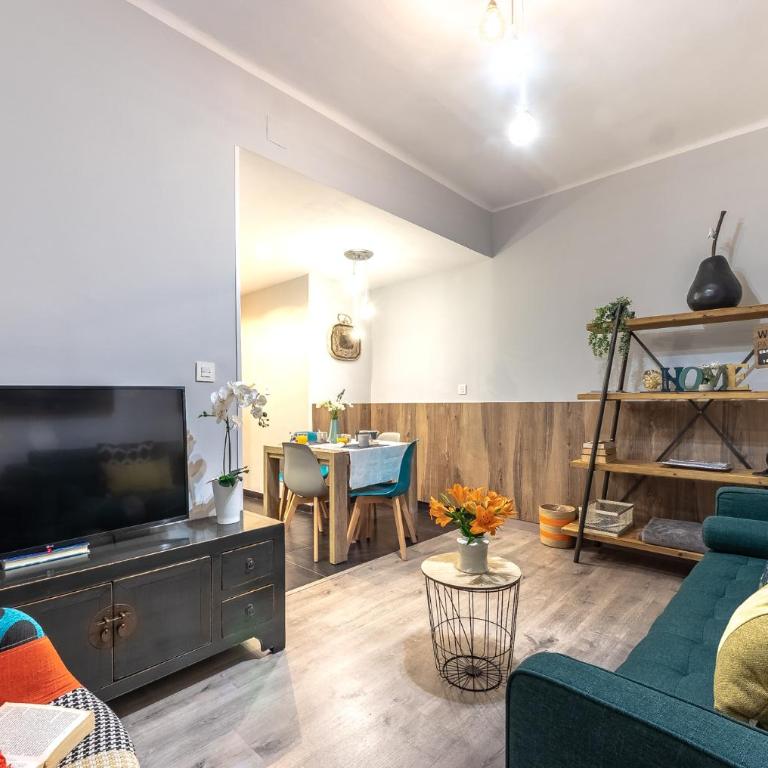 INSIDE OLD TOWN by Alojarte - Three-Bedroom Apartment - 13