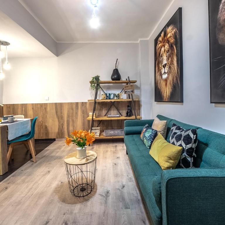 INSIDE OLD TOWN by Alojarte - Three-Bedroom Apartment - 11