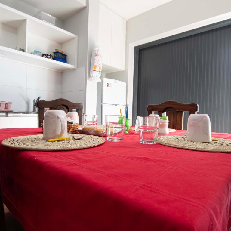 Depto del Bosque, 4 personas, patio, cochera cubierta ,parrilla - Apartamento de 1 dormitorio - 16