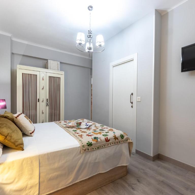 INSIDE OLD TOWN by Alojarte - Three-Bedroom Apartment - 21