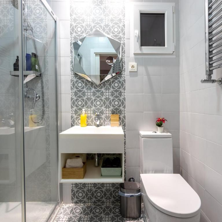 INSIDE OLD TOWN by Alojarte - Three-Bedroom Apartment - 22