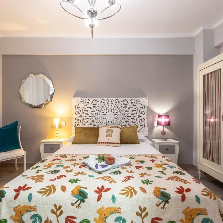 INSIDE OLD TOWN by Alojarte - Three-Bedroom Apartment - 18
