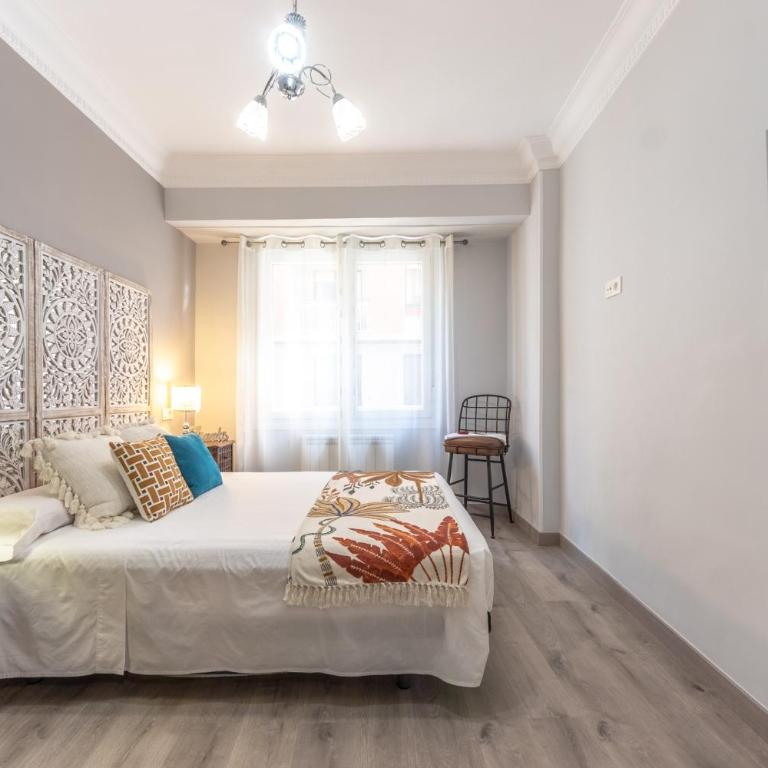 INSIDE OLD TOWN by Alojarte - Three-Bedroom Apartment - 35