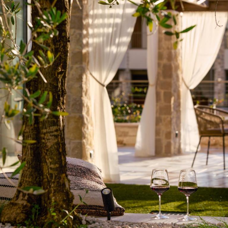 SalvatoreHomes - Luxury in the Centre of Bardolino with Private Jacuzzi & Direct Access to Infinity Pool - Casa Olivia - a 5 Star Luxury Collection at Lake Garda - Apartment with Pool View - 36