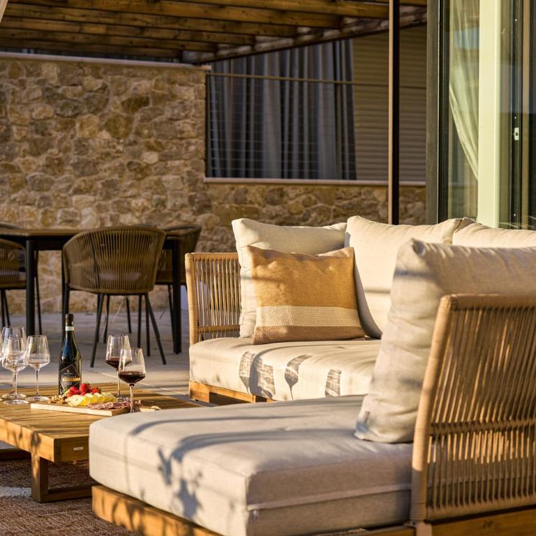 SalvatoreHomes - Luxury in the Centre of Bardolino with Private Jacuzzi & Direct Access to Infinity Pool - Casa Olivia - a 5 Star Luxury Collection at Lake Garda - Apartment with Pool View - 32