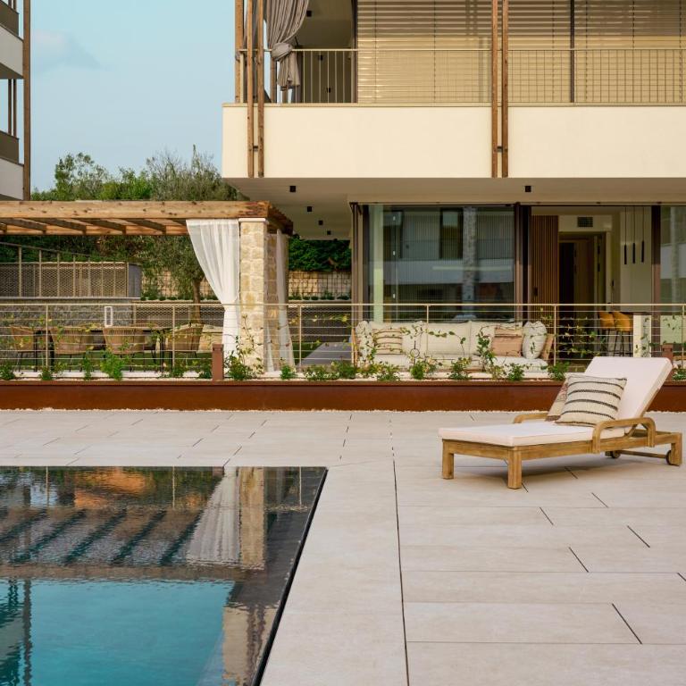 SalvatoreHomes - Luxury in the Centre of Bardolino with Private Jacuzzi & Direct Access to Infinity Pool - Casa Olivia - a 5 Star Luxury Collection at Lake Garda - Apartment with Pool View - 31