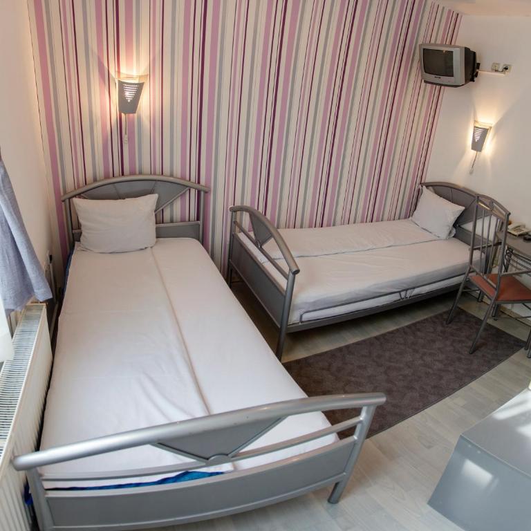 Hotel Ženeva - Twin Room - 1