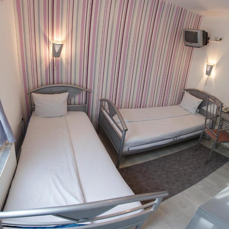 Hotel Ženeva - Twin Room - 2