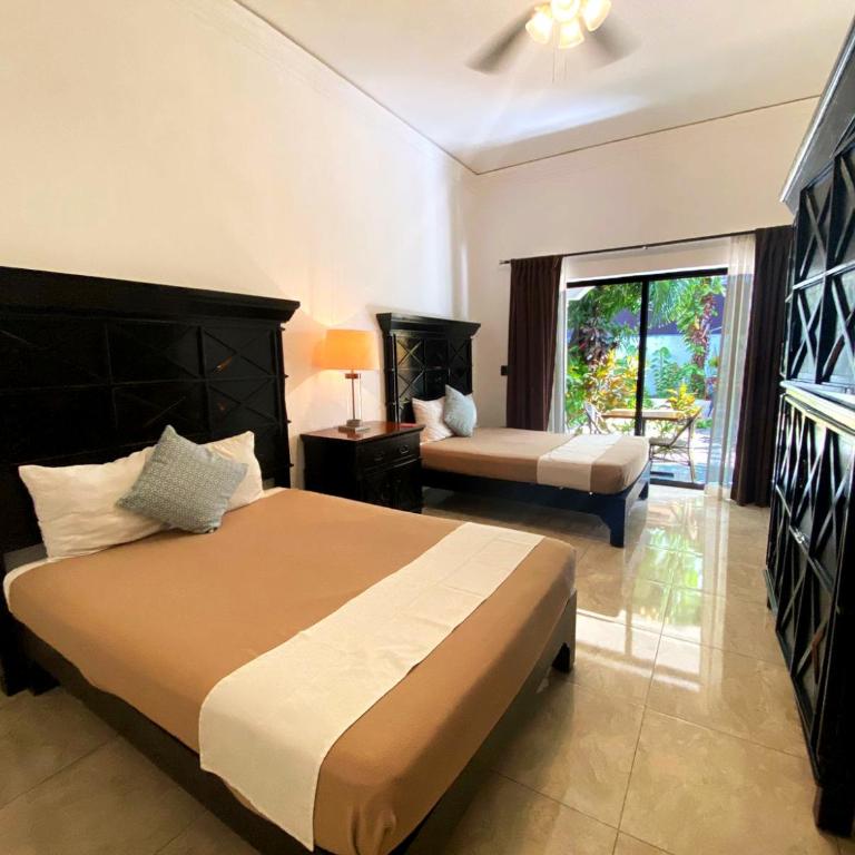 Hacienda Paradise Hotel - Habitación Cuádruple con vistas a la piscina - 1