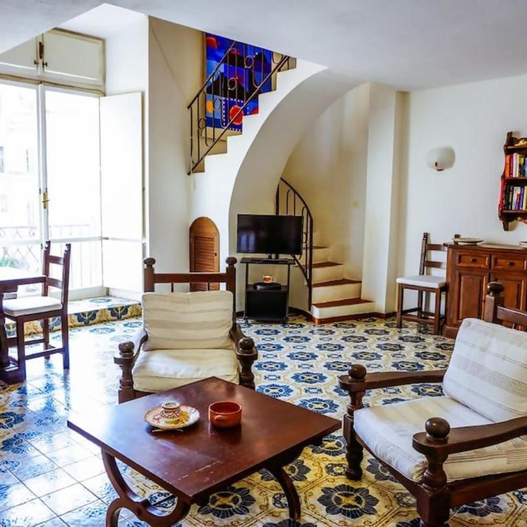 Storico Palazzo di Gaeta con abbonamento auto - Three-Bedroom Apartment - 2