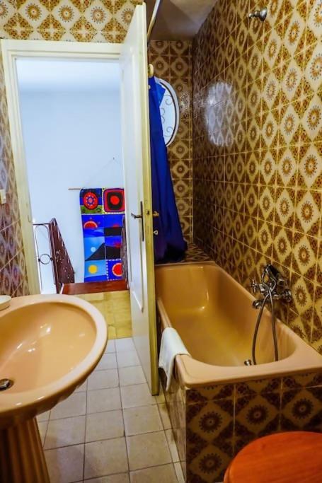 Storico Palazzo di Gaeta con abbonamento auto - Three-Bedroom Apartment - 19