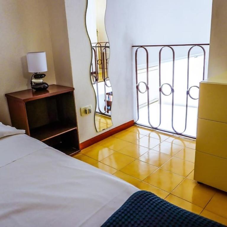 Storico Palazzo di Gaeta con abbonamento auto - Three-Bedroom Apartment - 20
