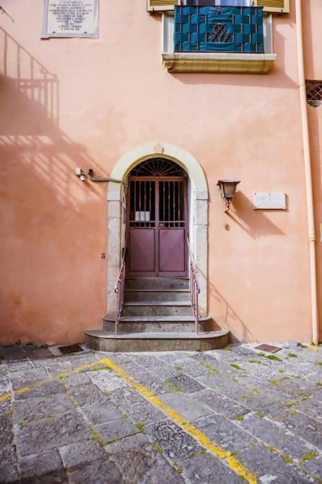 Storico Palazzo di Gaeta con abbonamento auto - Three-Bedroom Apartment - 29