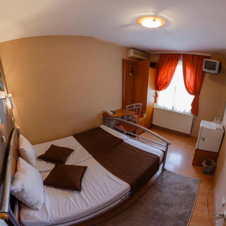 Hotel Ženeva - Double Room - 2